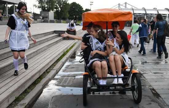 Празднование последнего звонка в Москве 