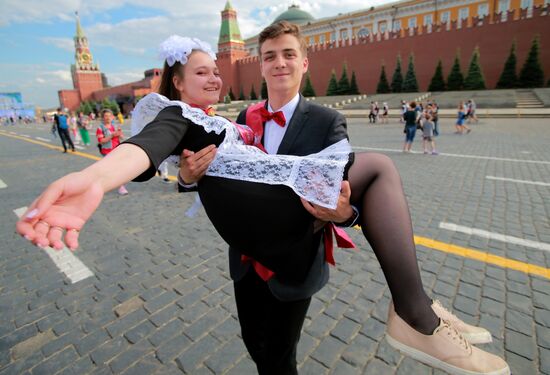 Празднование последнего звонка в Москве 