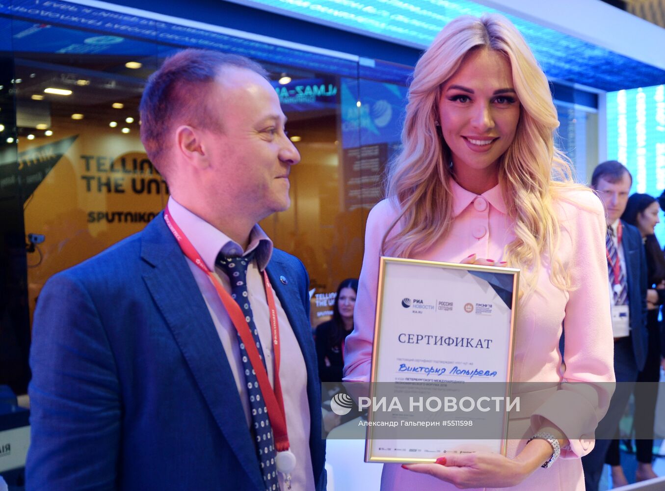 Работа стенда МИА «Россия сегодня» во второй день ПМЭФ