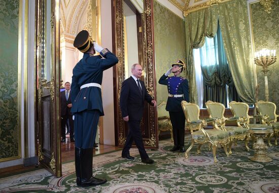 Президент РФ В. Путин провел переговоры с премьер-министром Японии С. Абэ