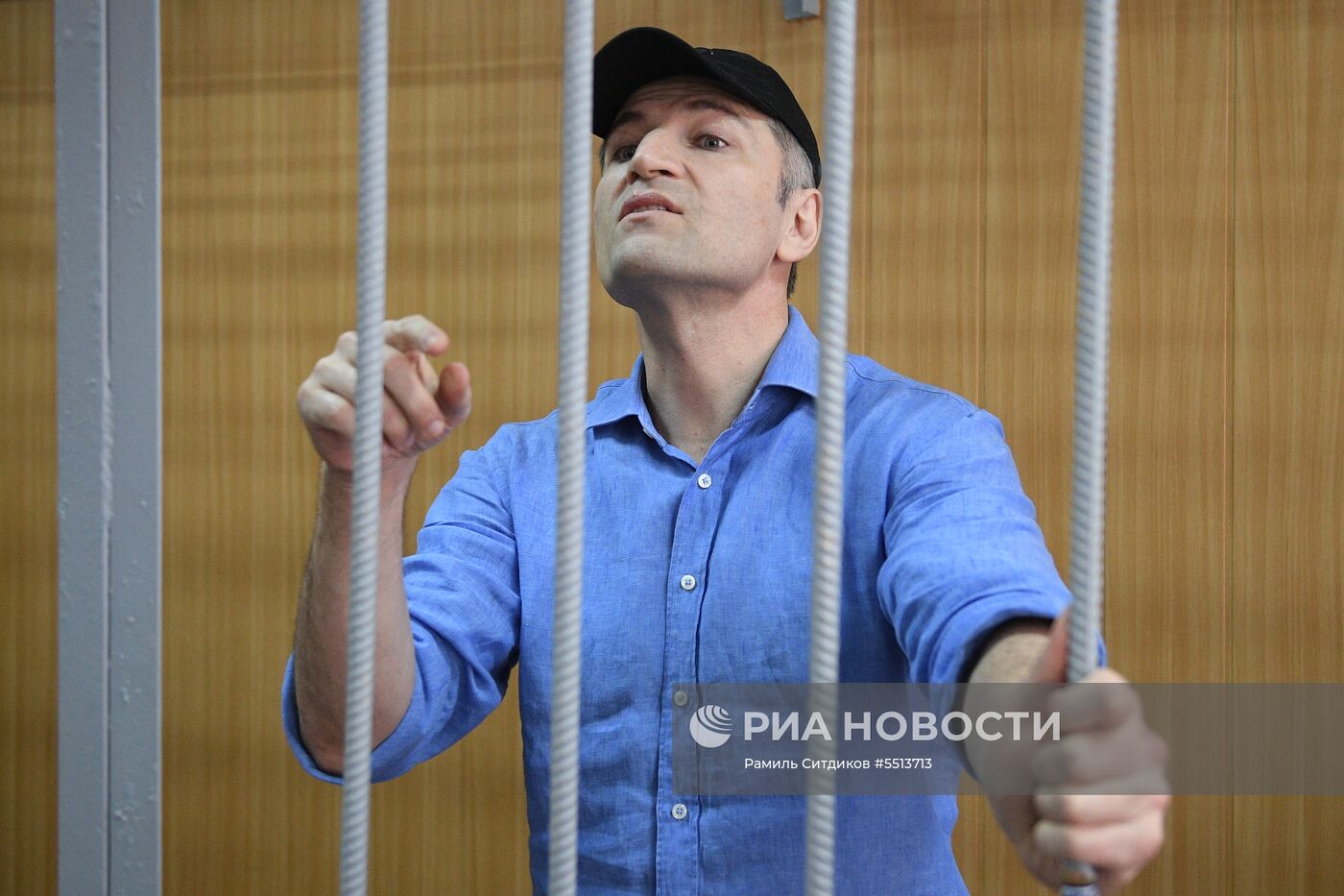 Рассмотрение ходатайства следствия о продлении срока ареста З. Магомедову и М. Магомедову