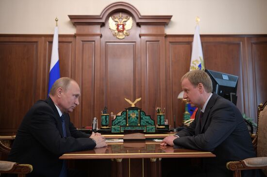 Президент РФ В. Путин встретился с ВРИО губернатора Алтайского края В. Томенко