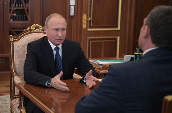 Президент РФ В. Путин встретился с ВРИО губернатора Амурской области В. Орловым