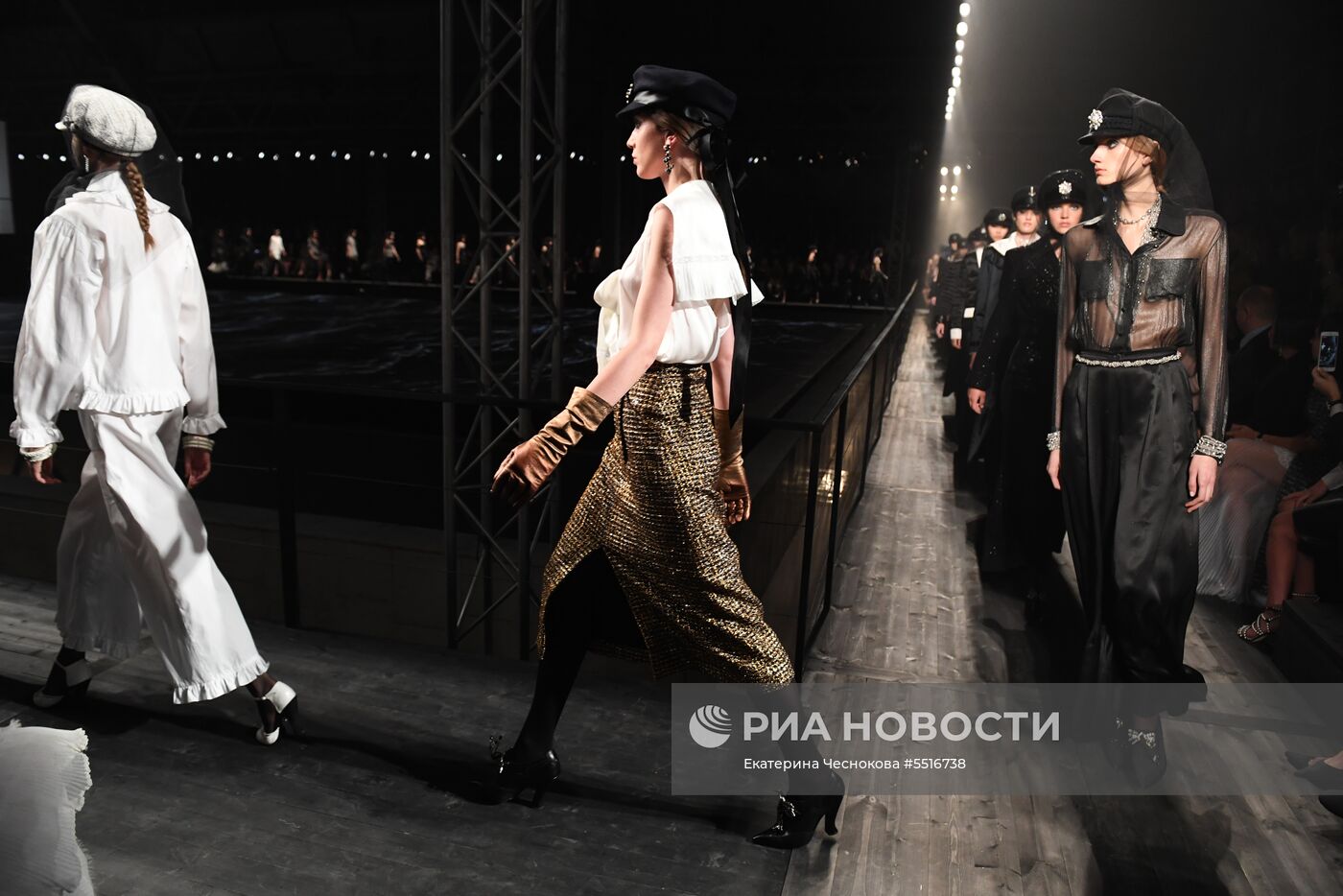 Показ коллекции Chanel Métiers d’art Paris-Hamburg 2017/2018