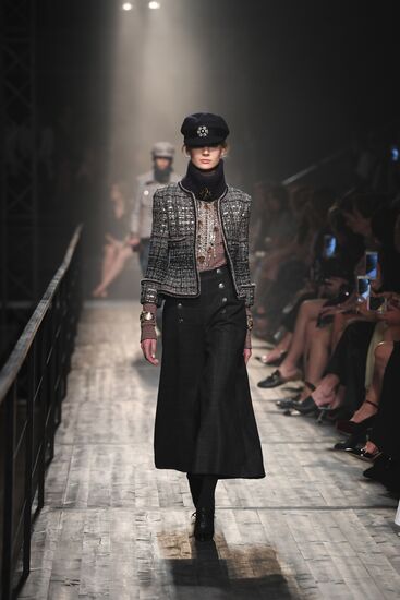 Показ коллекции Chanel Métiers d’art Paris-Hamburg 2017/2018