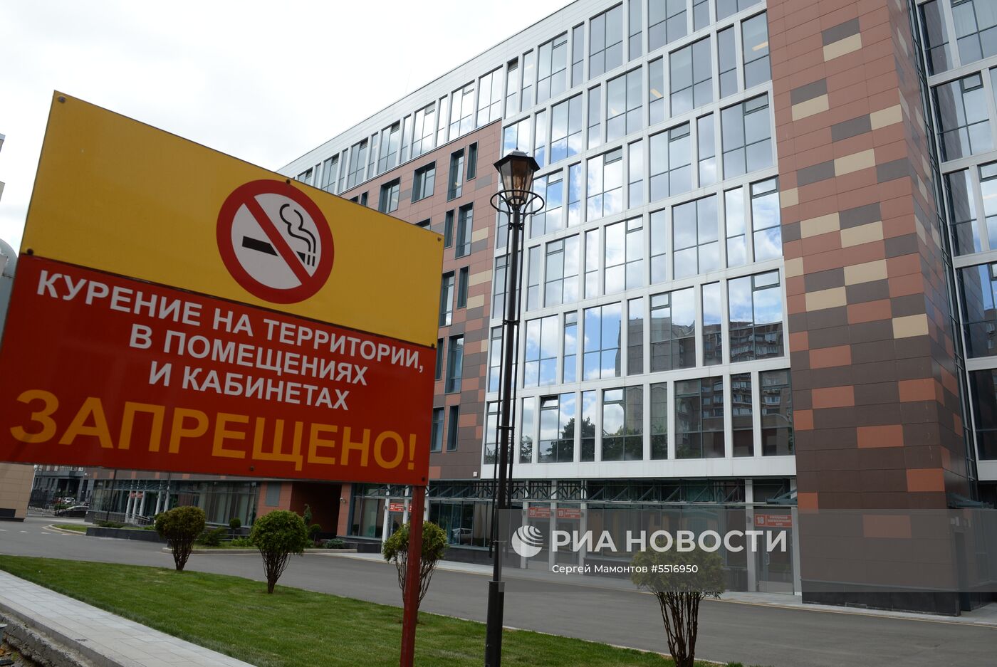 Центральный вход в здание Морозовской детской больнице