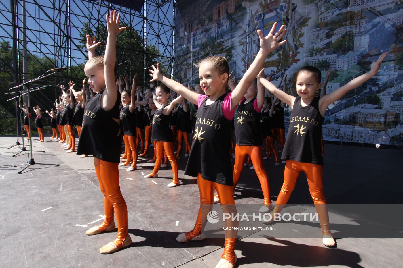 День защиты детей в Донецке и Луганске