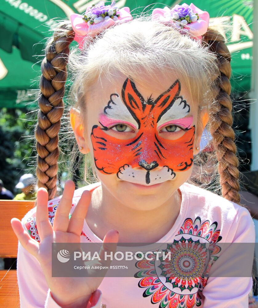 День защиты детей в Донецке и Луганске