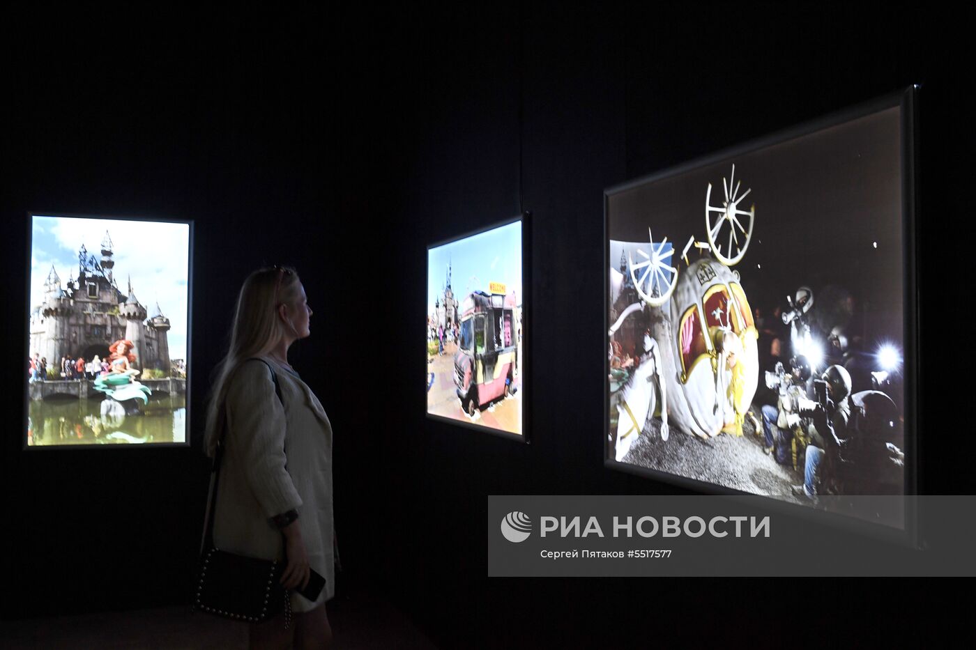 Предпоказ выставки Бэнкси в Москве