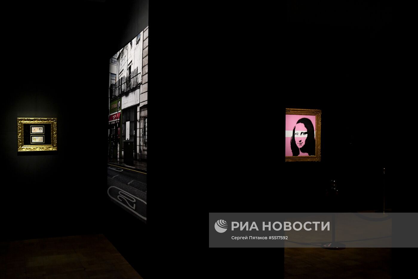 Предпоказ выставки Бэнкси в Москве