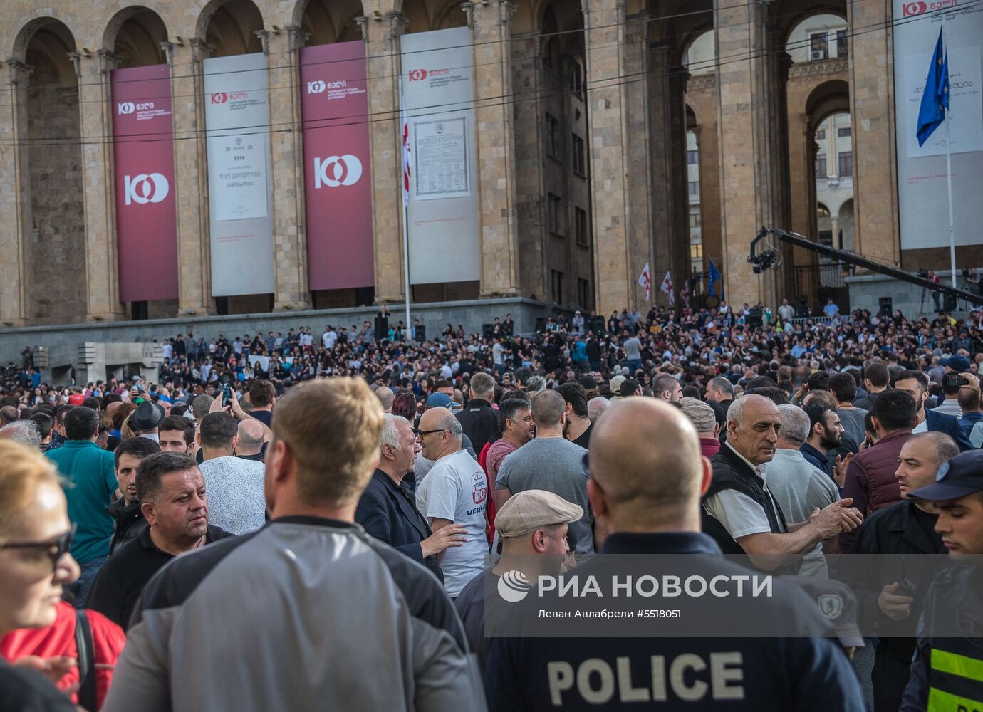 Акция протеста у здания парламента Грузии 