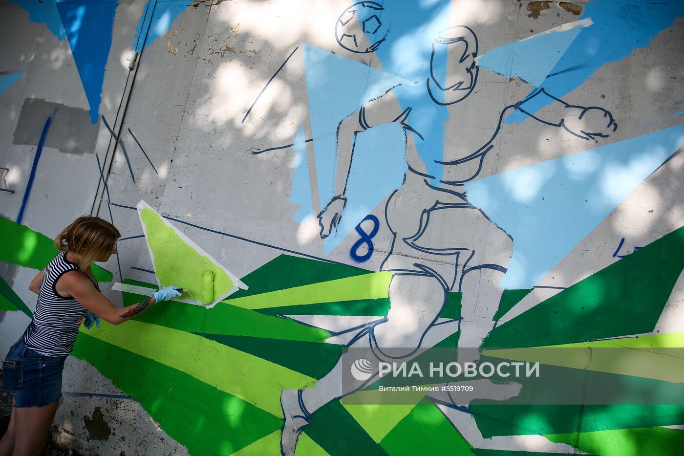 Граффити к ЧМ-2018 по футболу в Краснодаре