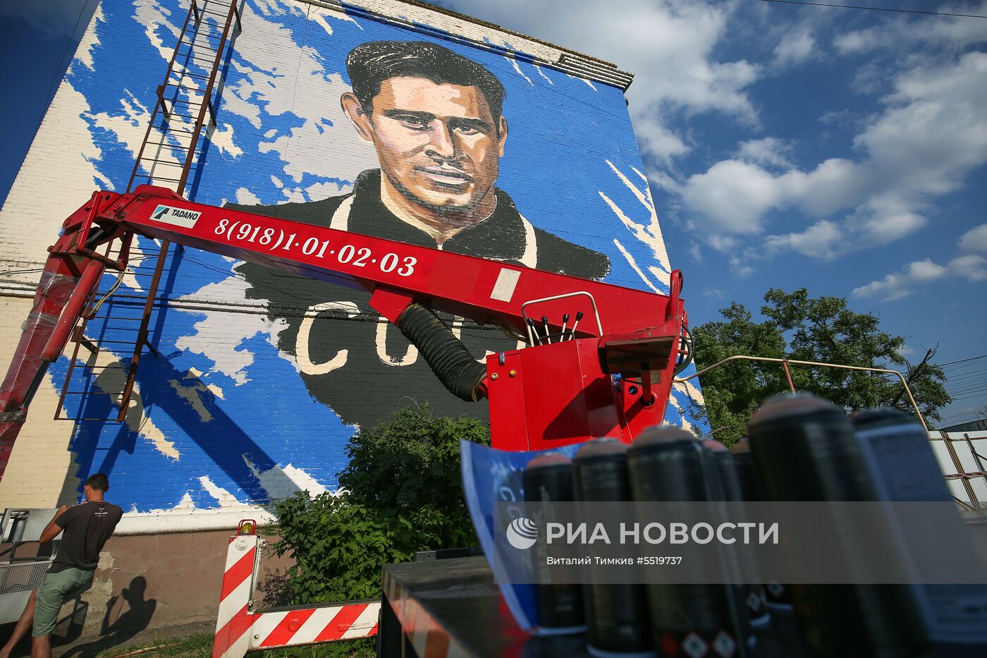 Граффити к ЧМ-2018 по футболу в Краснодаре