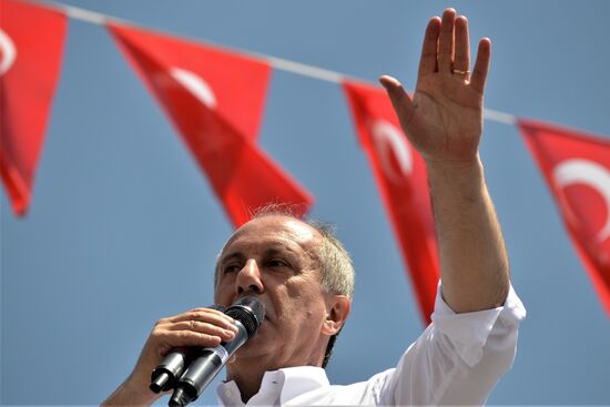 Предвыборный митинг в поддержку кандидата в президенты Турции М. Индже