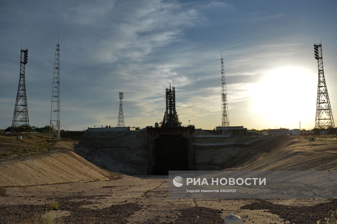 Ракета-носитель "Союз-ФГ" с пилотируемым кораблем "Союз МС-09"