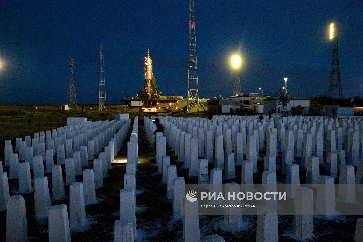 Ракета-носитель "Союз-ФГ" с пилотируемым кораблем "Союз МС-09"