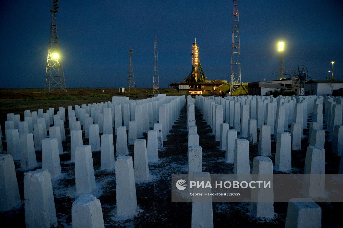 Ракета-носитель "Союз-ФГ" с пилотируемым кораблем "Союз МС-09"