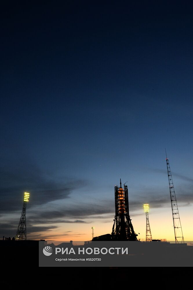 Ракета-носитель "Союз-ФГ" с пилотируемым кораблем "Союз МС-09"