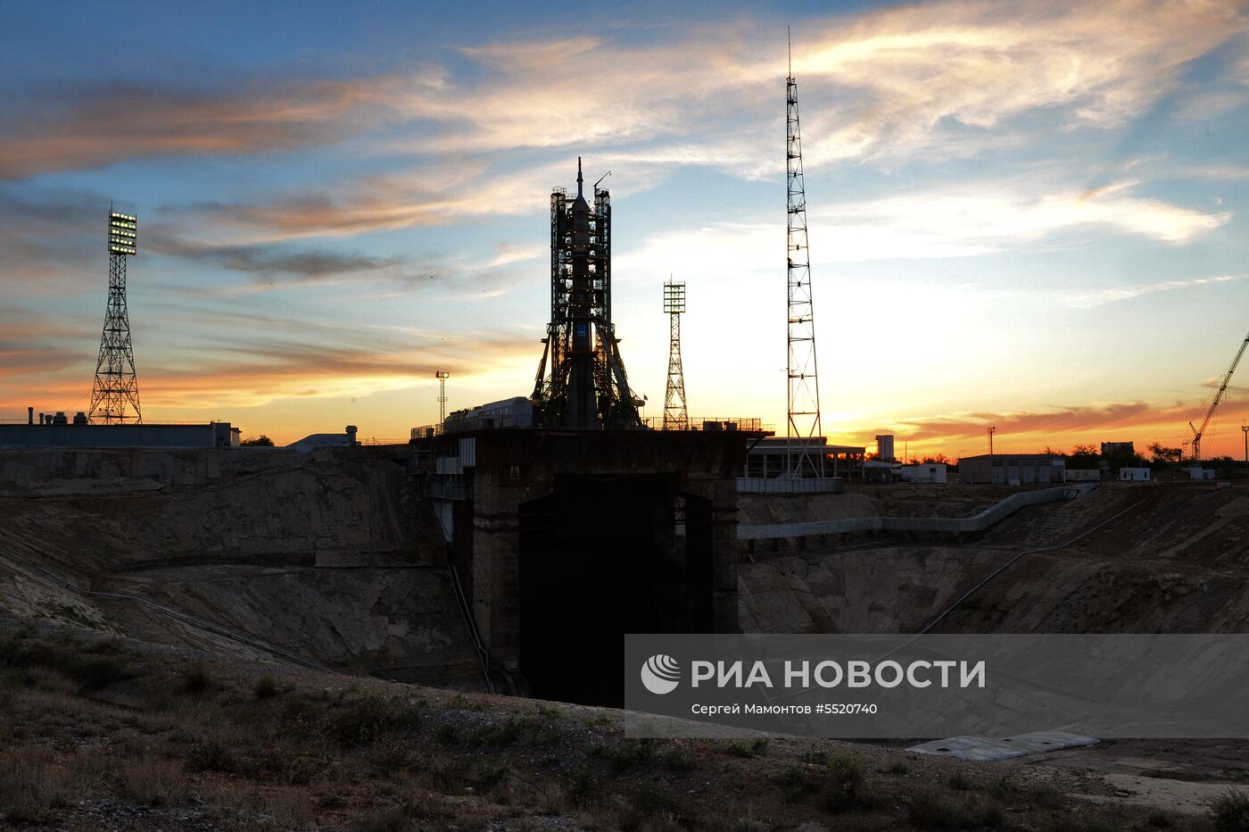 Ракета-носитель "Союз-ФГ" с пилотируемым кораблем "Союз МС-09"