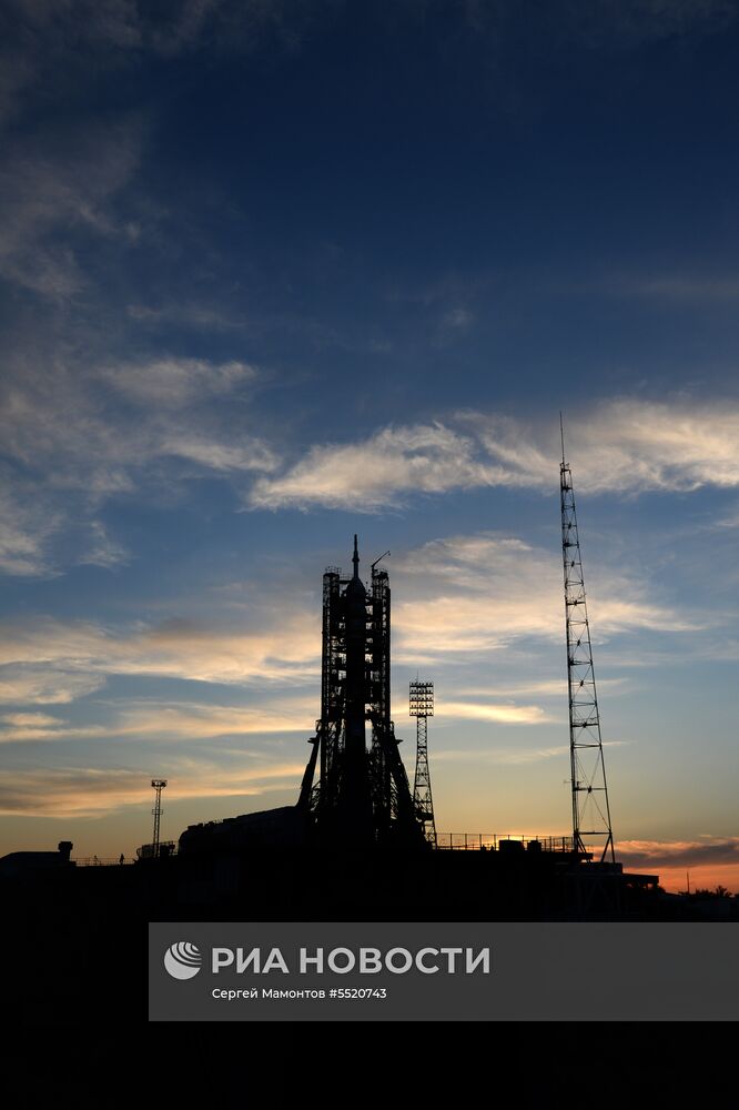 Ракета-носитель "Союз-ФГ" с пилотируемым кораблем "Союз МС-09"