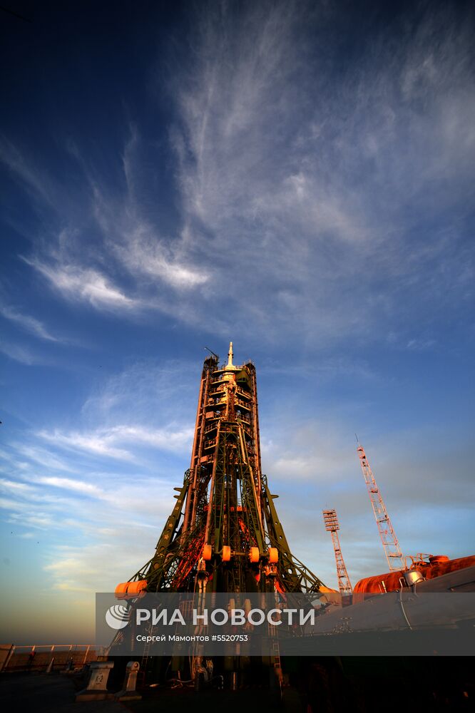 Ракета-носитель "Союз-ФГ" с пилотируемым кораблем "Союз МС-09"