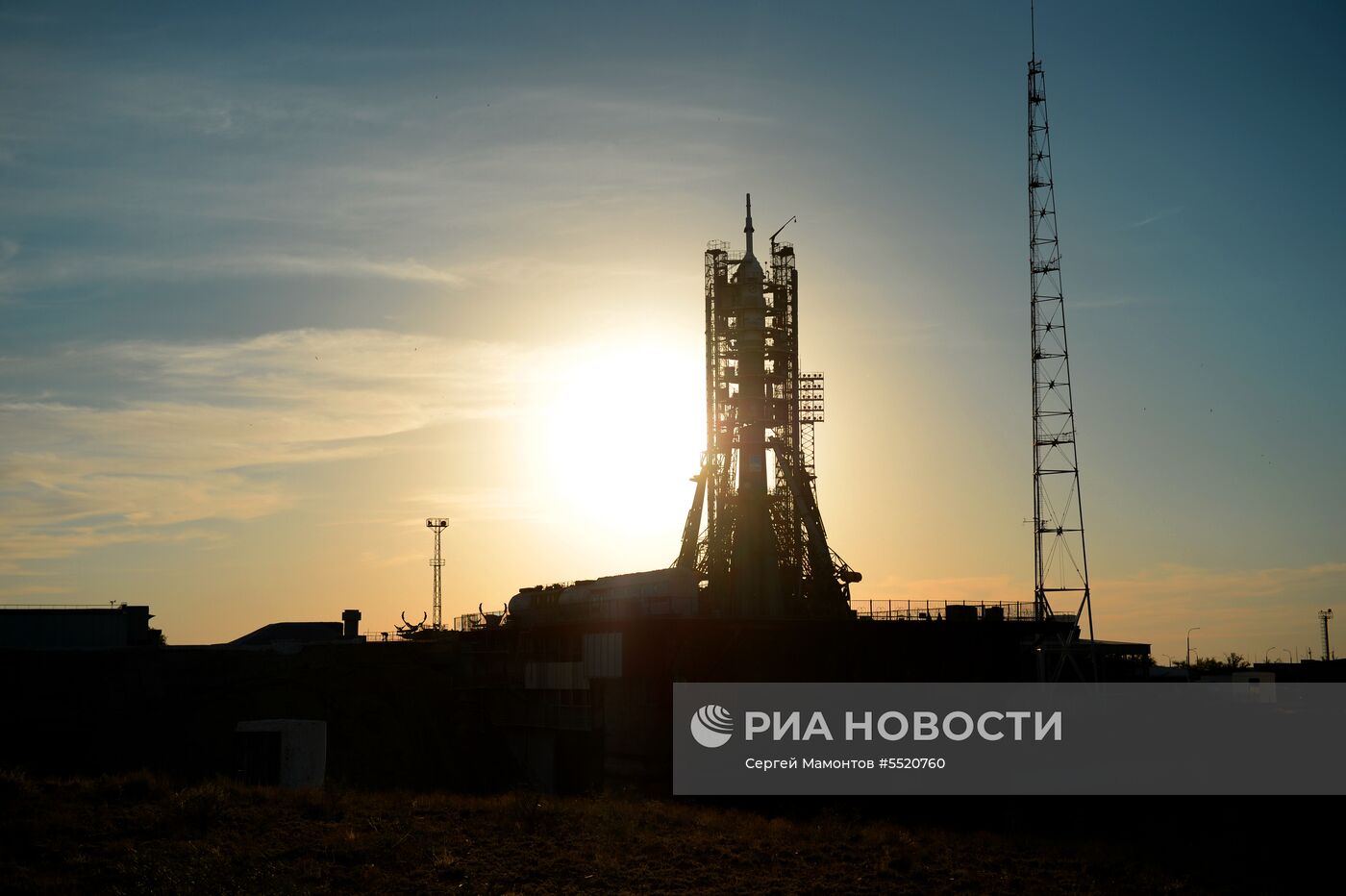 Ракета-носитель "Союз-ФГ" с пилотируемым кораблем "Союз МС-09"