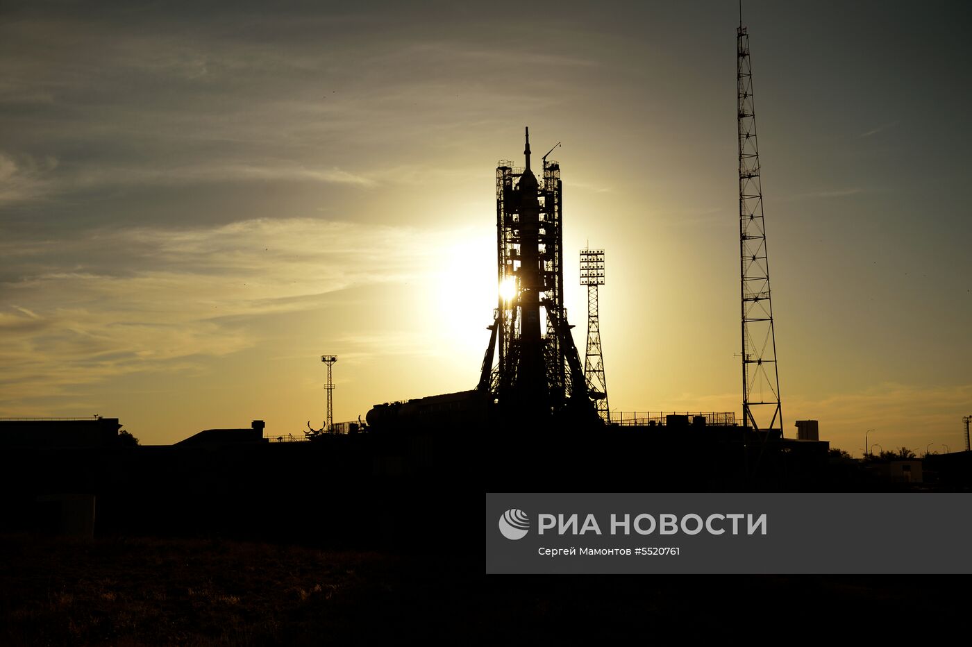 Ракета-носитель "Союз-ФГ" с пилотируемым кораблем "Союз МС-09"