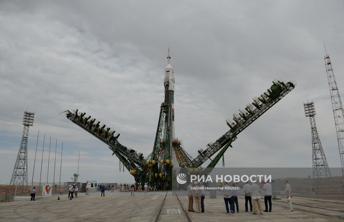 Запуск ТПК  "Союз МС-09» с участниками длительной экспедиции МКС-56/57