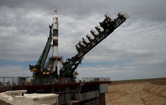 Запуск ТПК  "Союз МС-09» с участниками длительной экспедиции МКС-56/57