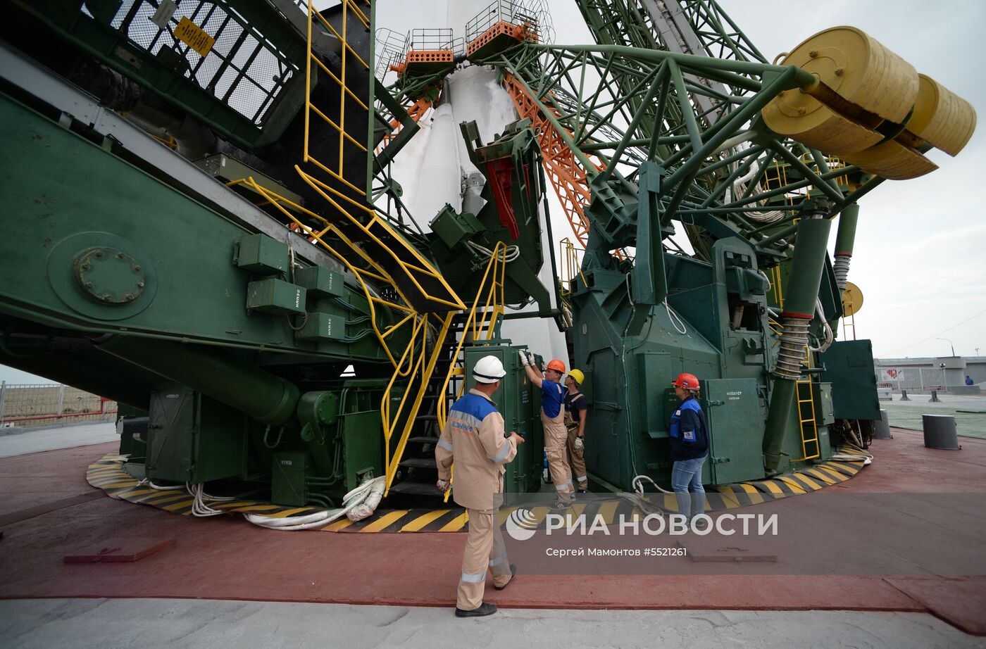 Запуск ТПК  "Союз МС-09» с участниками длительной экспедиции МКС-56/57