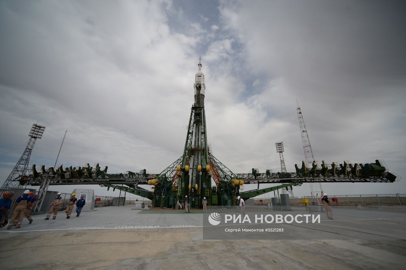 Запуск ТПК  "Союз МС-09» с участниками длительной экспедиции МКС-56/57