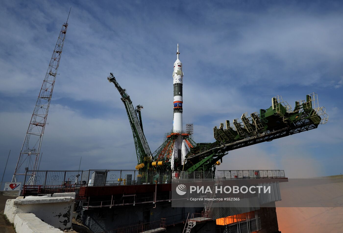 Запуск ТПК  "Союз МС-09" с участниками длительной экспедиции МКС-56/57