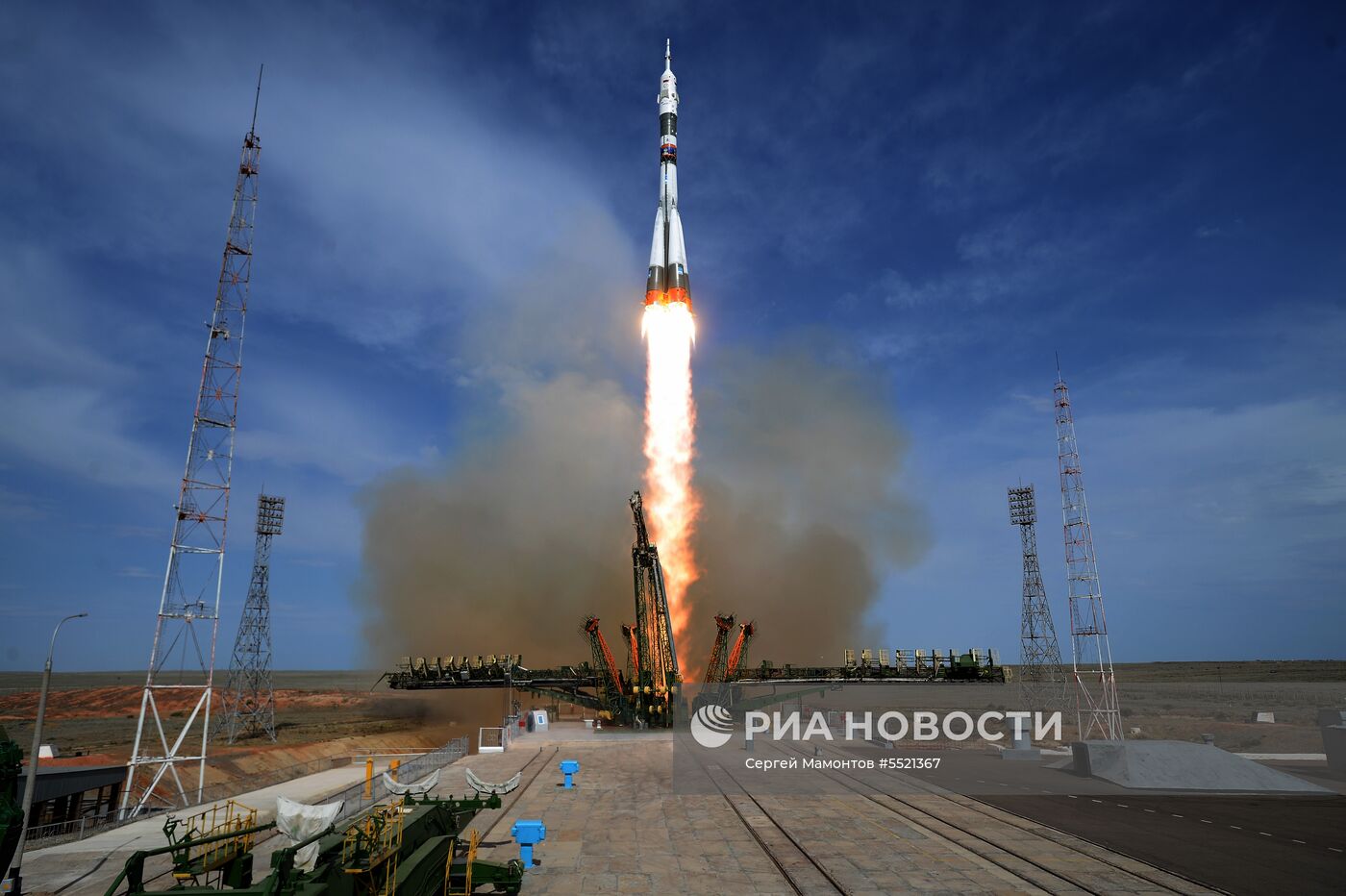 Запуск ТПК "Союз МС-09" с участниками длительной экспедиции МКС-56/57