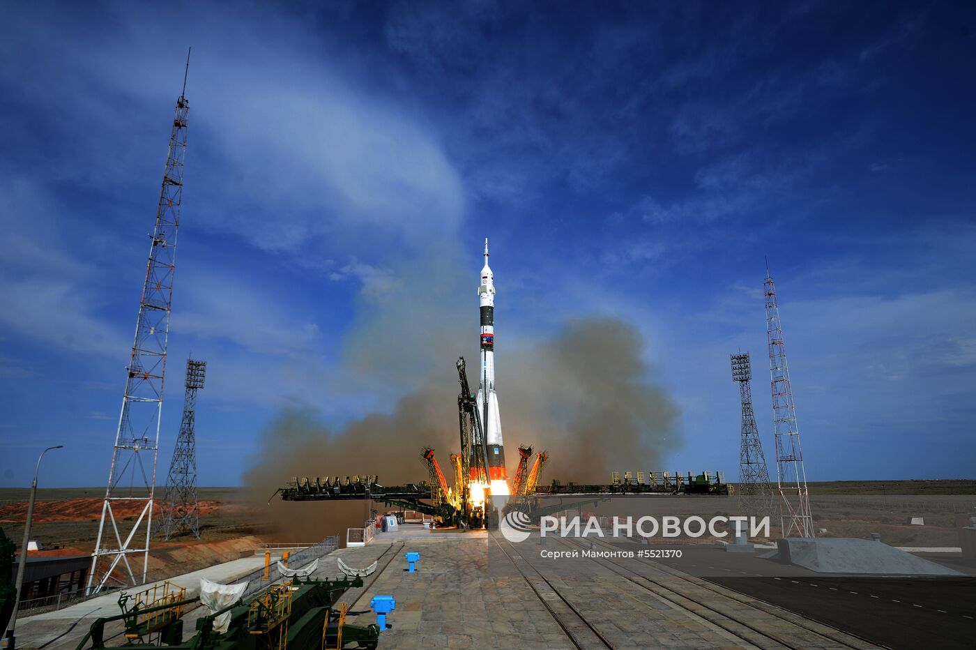 Запуск ТПК "Союз МС-09" с участниками длительной экспедиции МКС-56/57