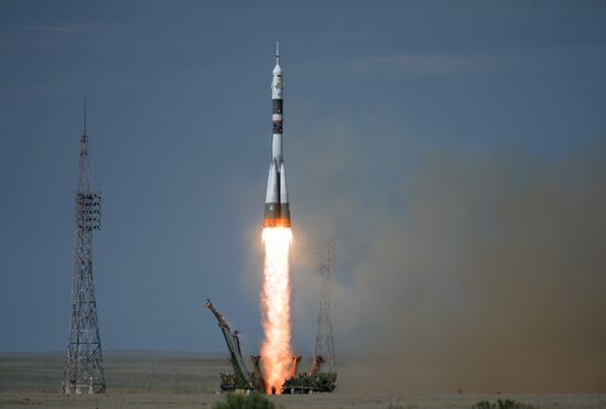 Запуск ТПК  "Союз МС-09" с участниками длительной экспедиции МКС-56/57