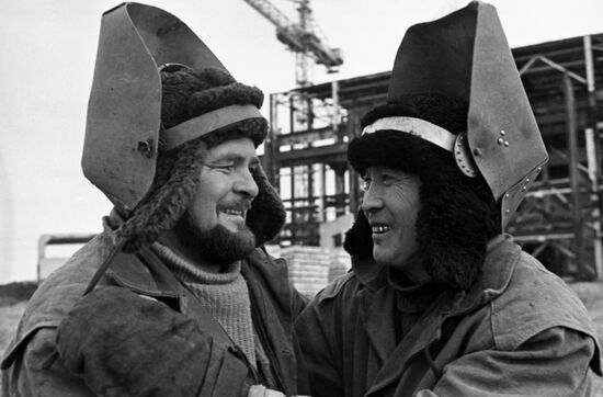 Строительство первых девятиэтажек в Мирном