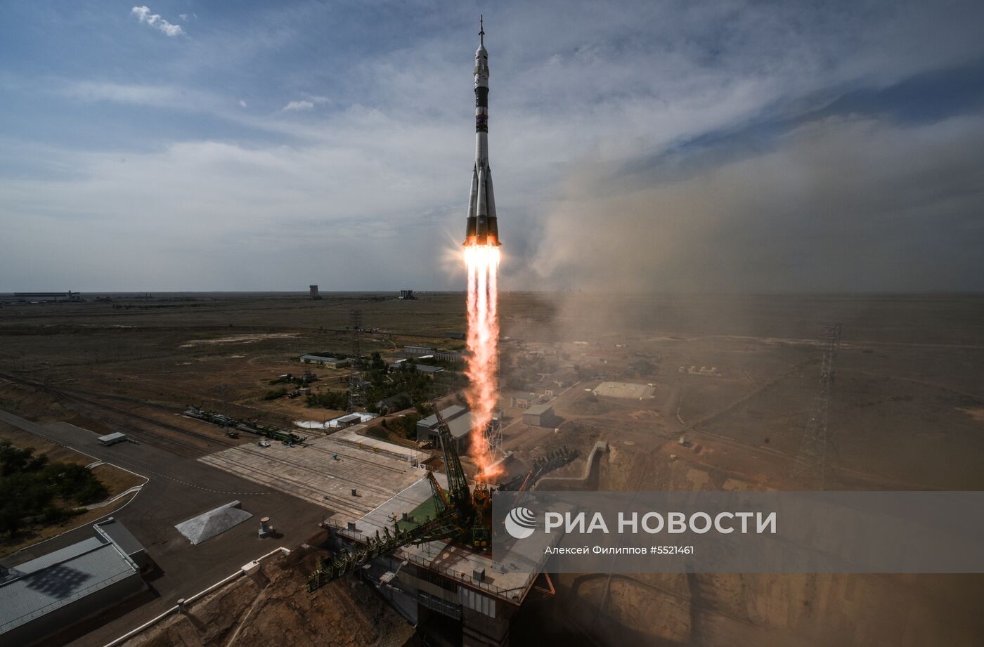 Запуск ТПК "Союз МС-09" с участниками длительной экспедиции МКС-56/57