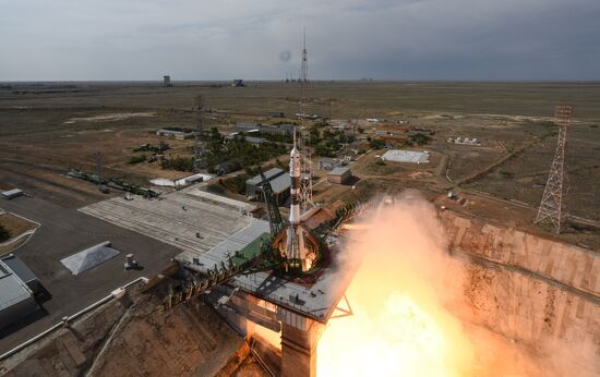 Запуск ТПК  "Союз МС-09» с участниками длительной экспедиции МКС-56/57