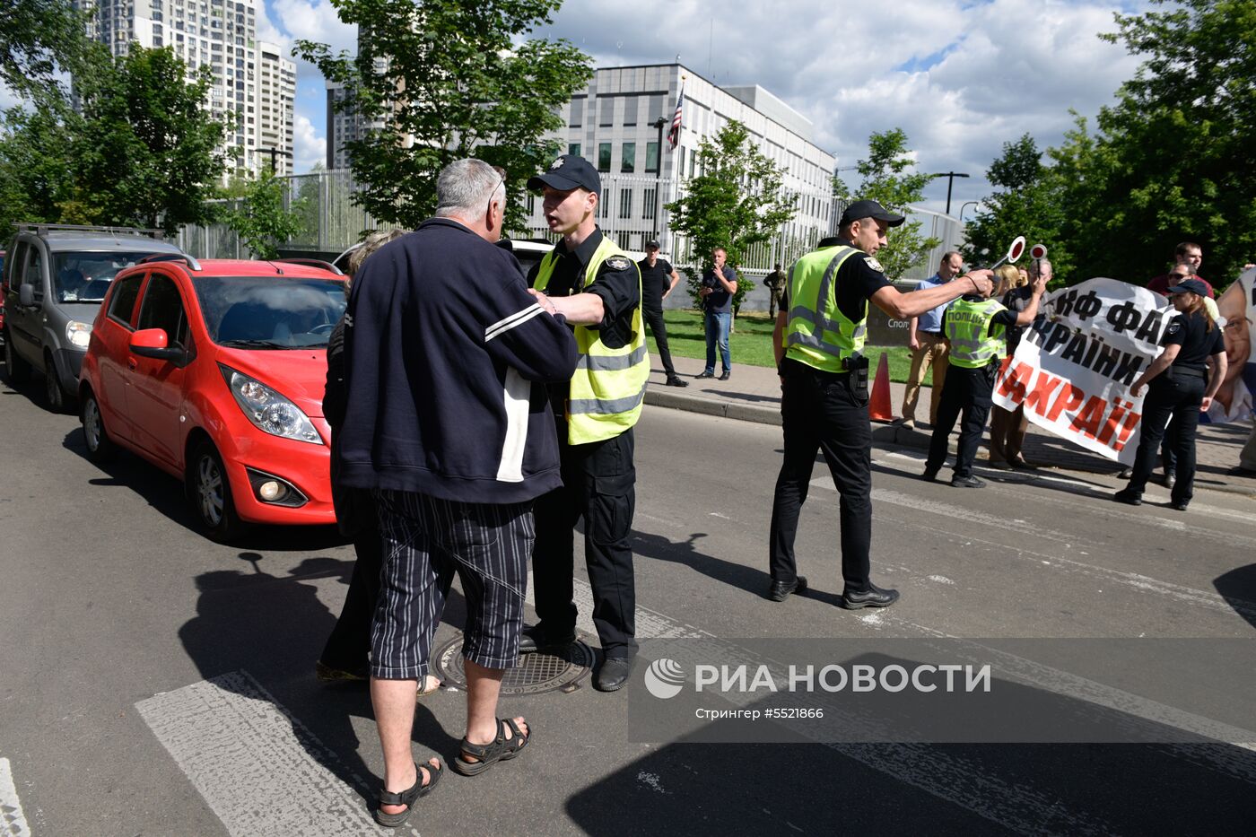 Акция протеста у посольства США в Киеве