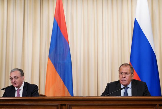 Встреча глав МИД РФ и Армении С. Лаврова и З. Мнацаканяна 