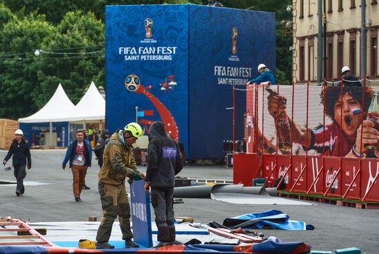 Строительство фан-зоны к ЧМ-2018 по футболу в Санкт-Петербурге