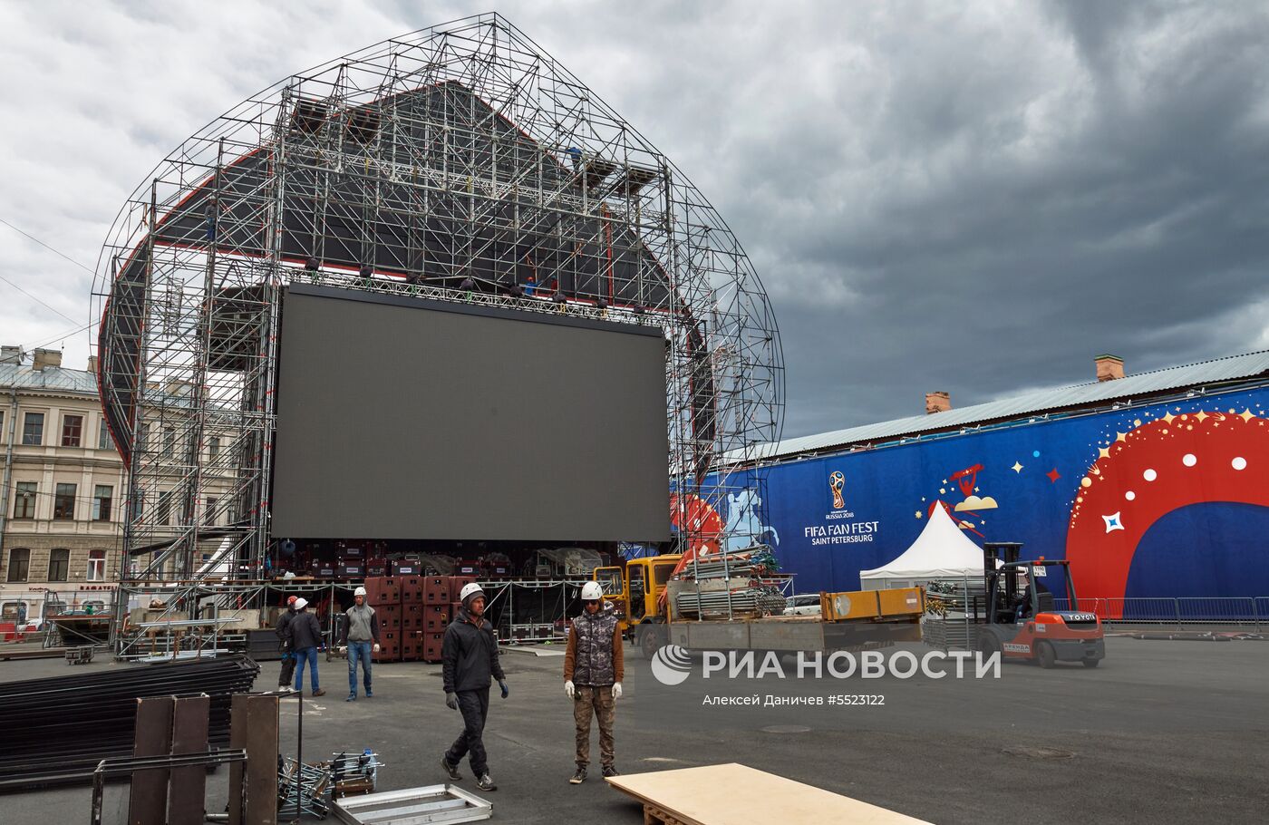 Строительство фан-зоны к ЧМ-2018 по футболу в Санкт-Петербурге