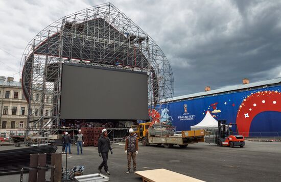 Строительство фан-зоны к ЧМ-2018 по футболу в Санкт-Петербурге