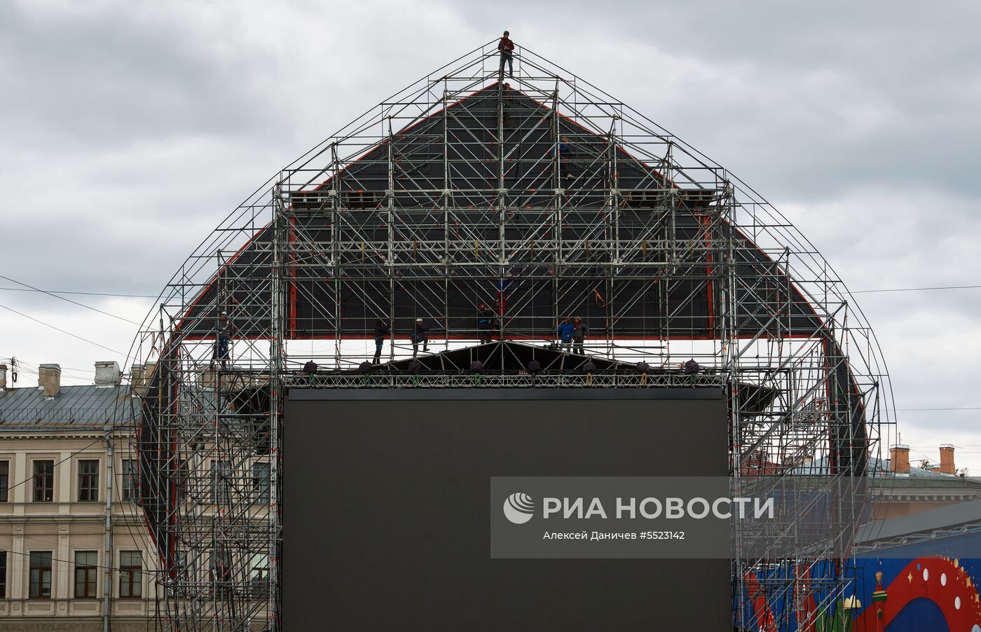 Строительство фан-зоны к ЧМ-2018 по футболу в Санкт-Петербурге