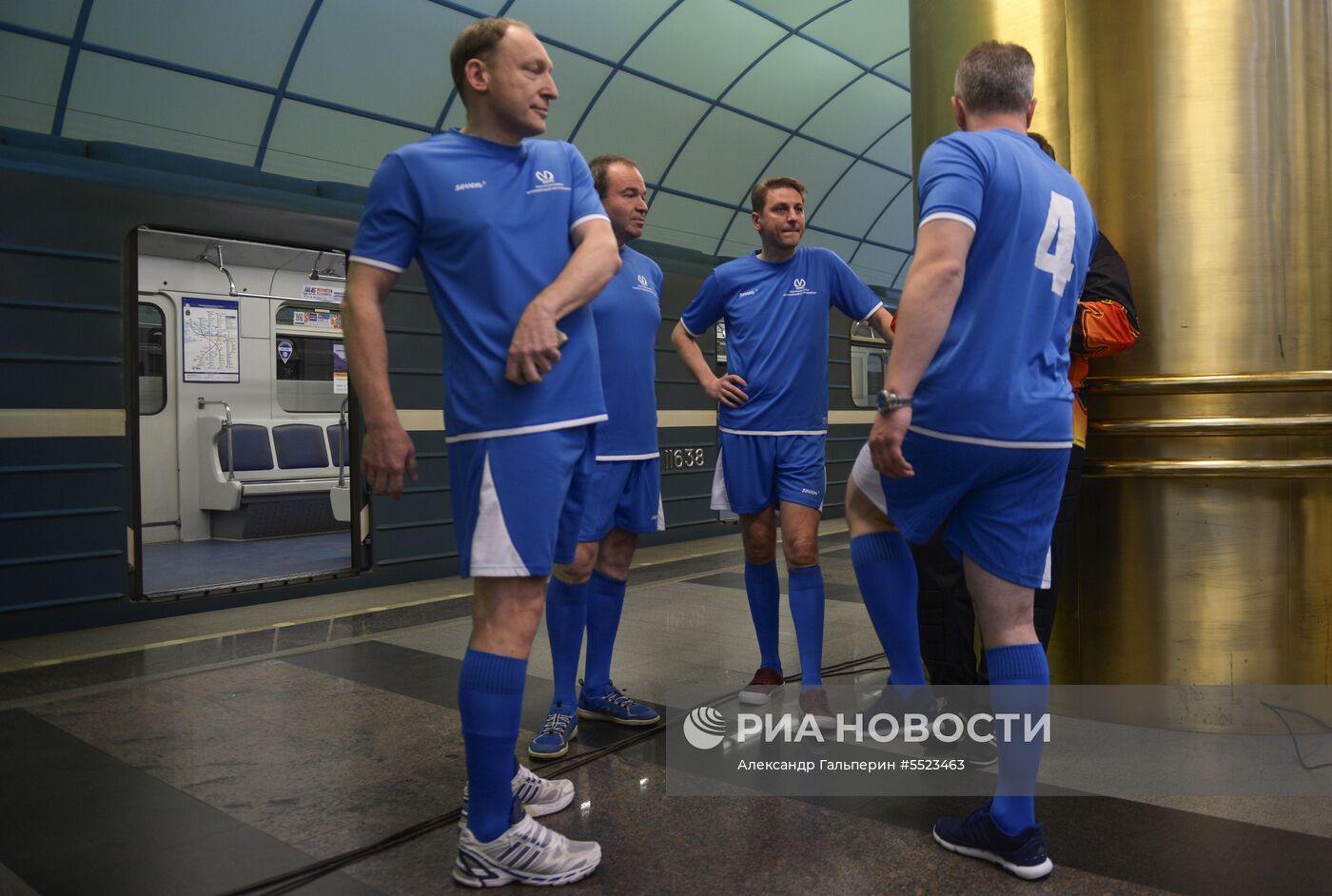 Футбольный матч прошел в петербургском метро