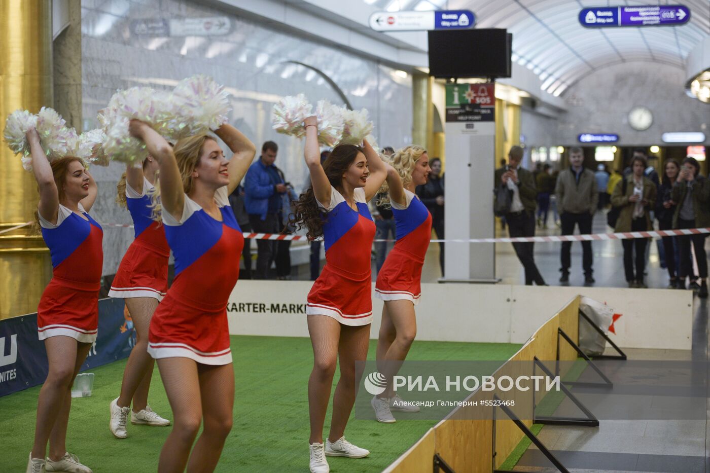 Футбольный матч прошел в петербургском метро