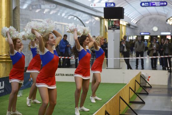 Футбольный матч прошел в петербургском метро