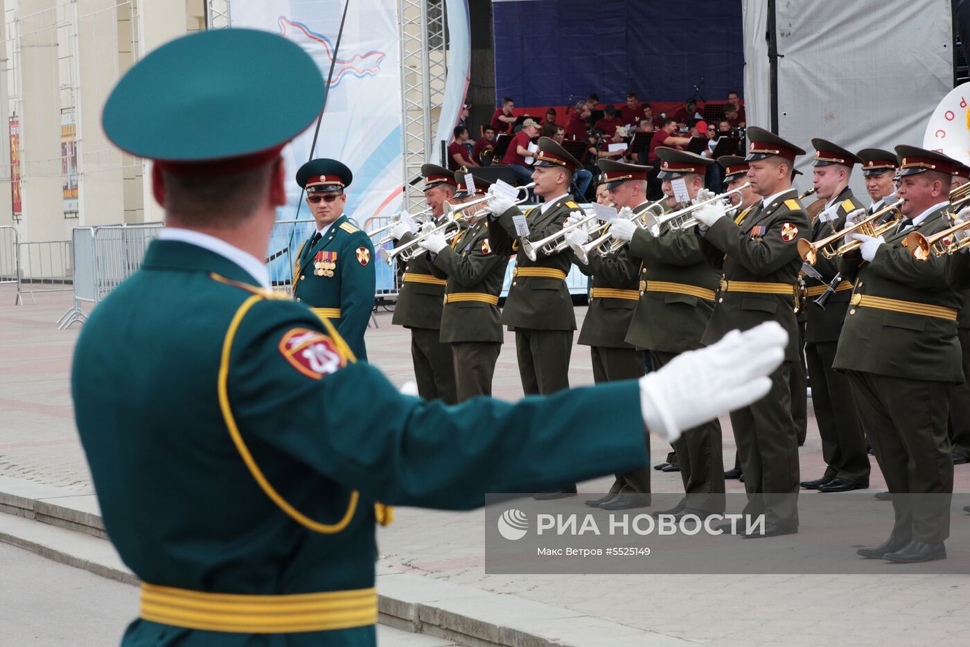 Фестиваль военных оркестров, приуроченный ко Дню России, открылся в Симферополе