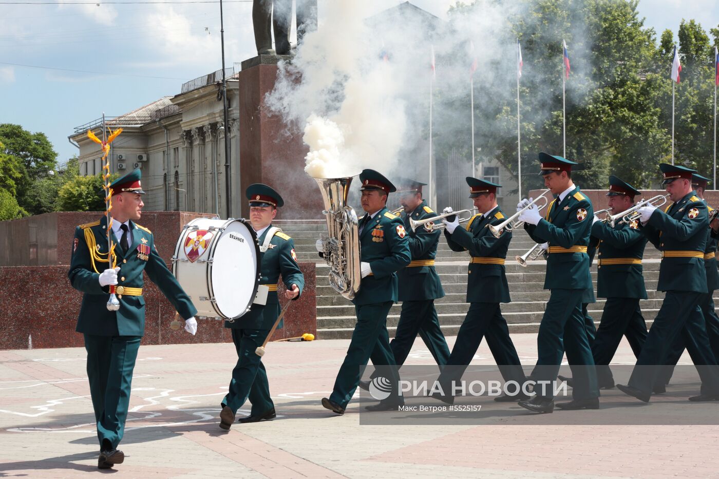 Фестиваль военных оркестров, приуроченный ко Дню России, открылся в Симферополе