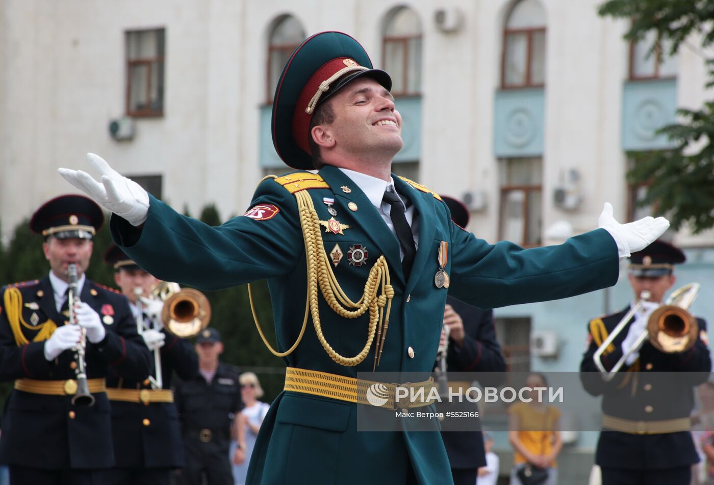 Фестиваль военных оркестров, приуроченный ко Дню России, открылся в Симферополе